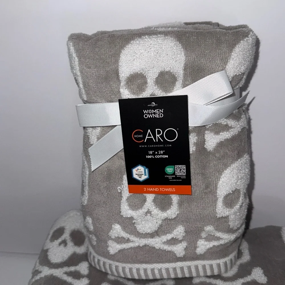Caro 4 Piece Cotton Bath Towel Set Halloween Gray with Raises Skull And Bones